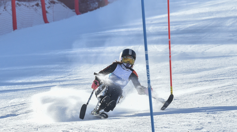 全国残疾人高山滑雪和单板滑雪锦标赛落幕 河北选手获21金